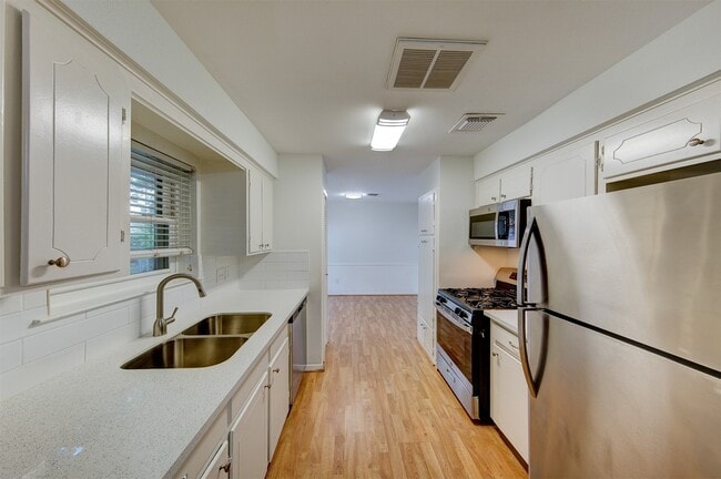 Building Photo - 7115 Drowsy Pine Dr