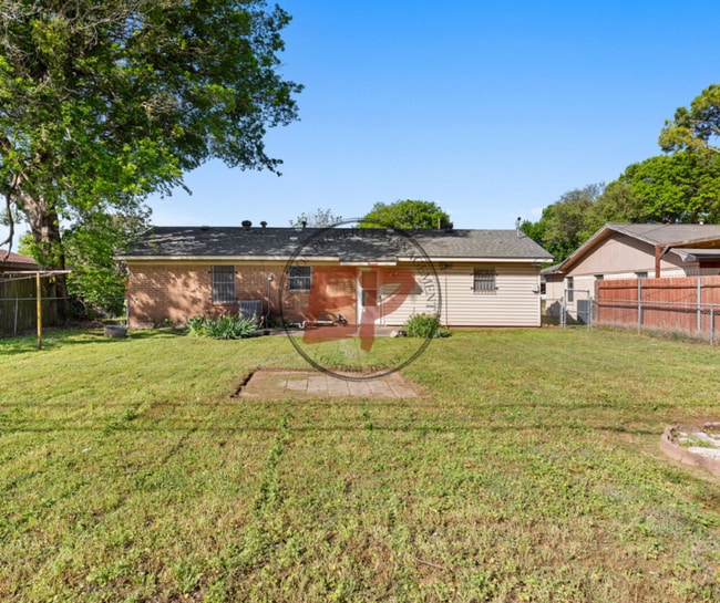 Building Photo - 2017 Broadway St