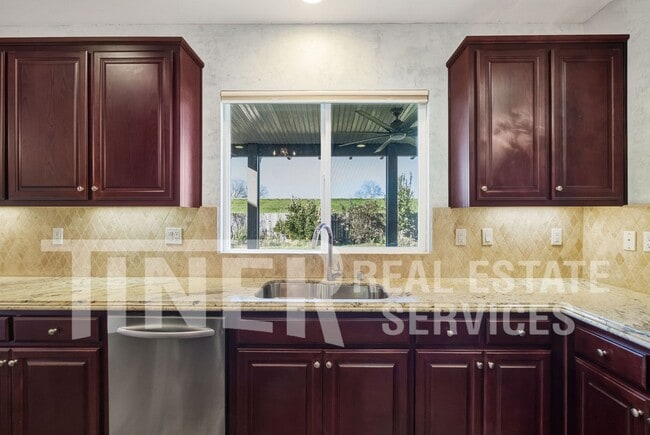 Building Photo - 3576 Hume St