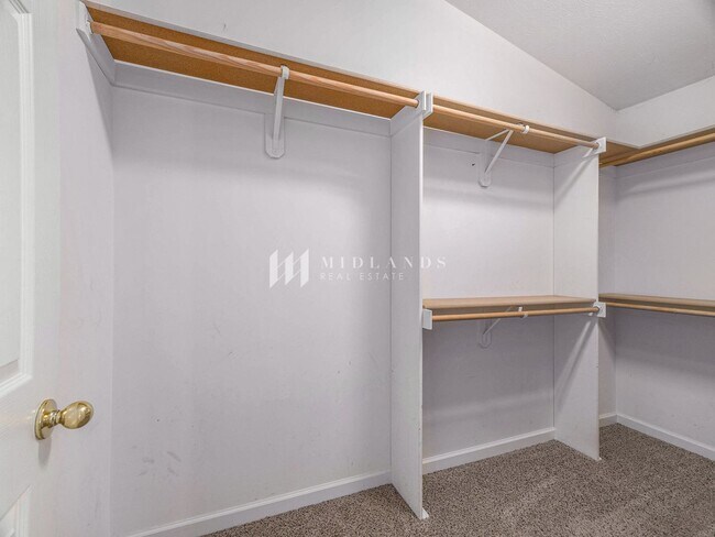 Building Photo - Beautiful Millard Townhome