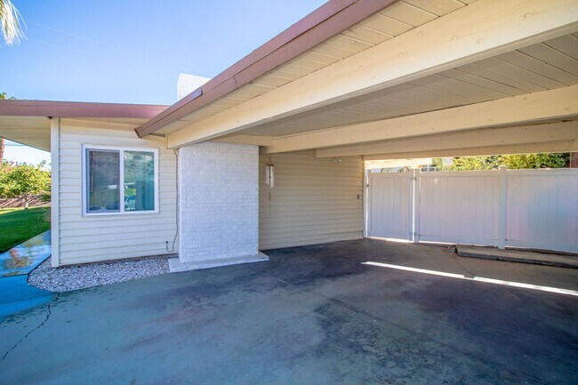 Building Photo - Spacious 2-Bedroom Home with Private Pool & Office In the Cove!