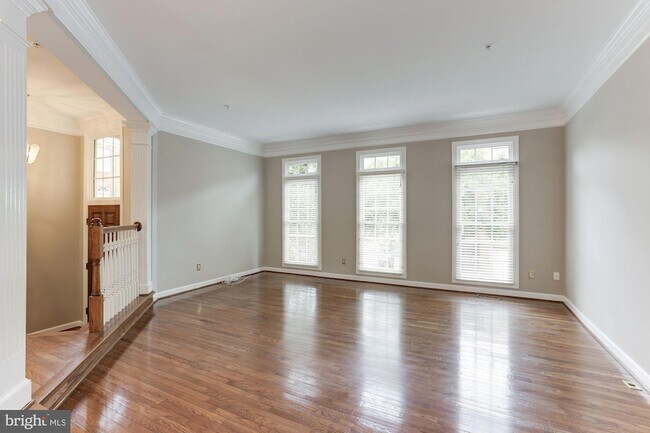 Building Photo - 286 Murtha St