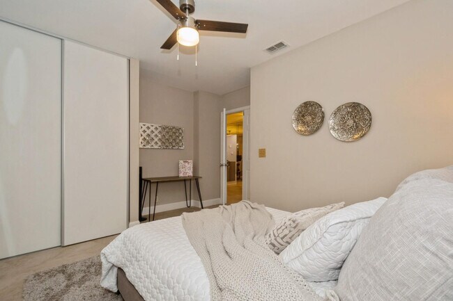 Building Photo - 4485 Carambola Cir S