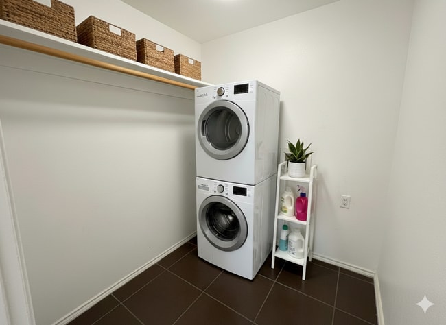 Building Photo - 6509 Moonglow Dr