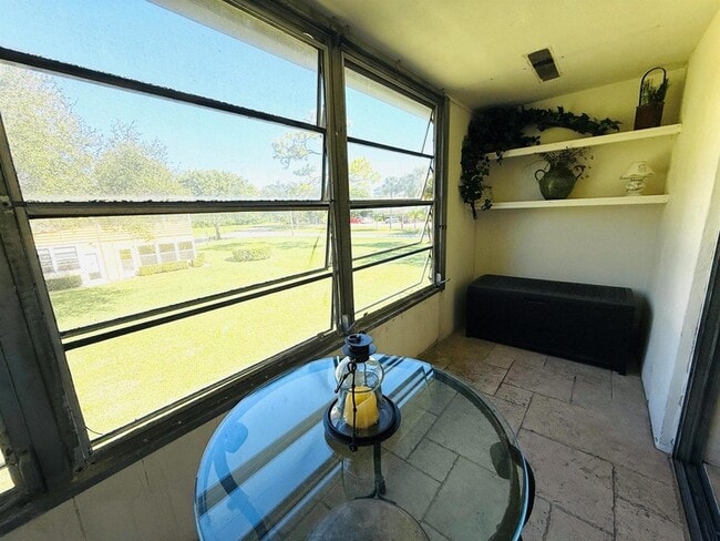 Building Photo - 159 Sussex H