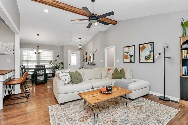 Building Photo - 4227 Deerfield Dr