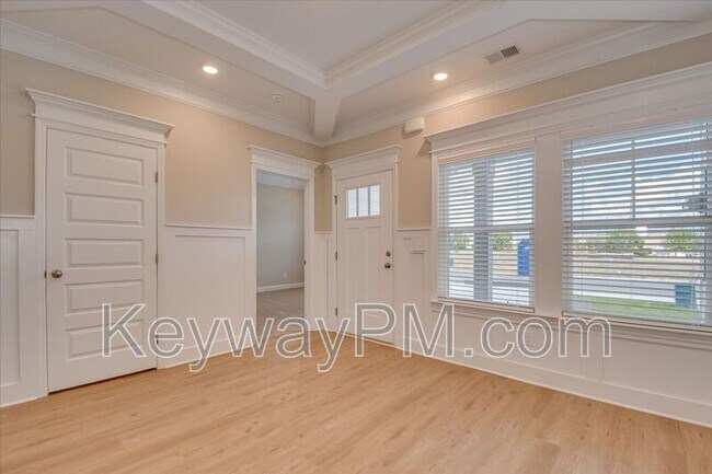 Building Photo - 715 Bronze Wy