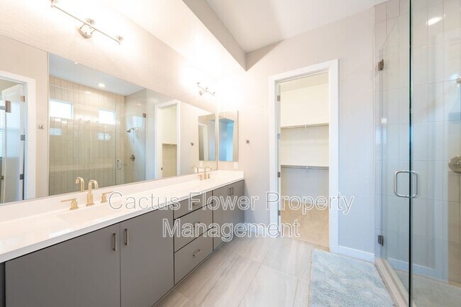 Building Photo - 3130 E Alicia Dr
