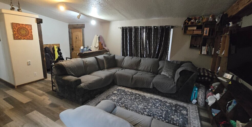 Building Photo - 5981 Virginia Canyon Rd