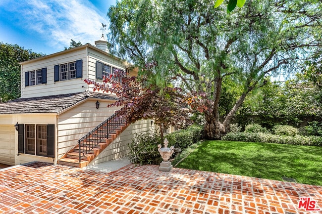 Building Photo - 612 Alta Dr