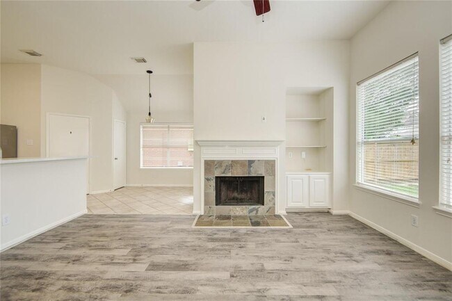 Building Photo - 9719 Goldenglade Dr