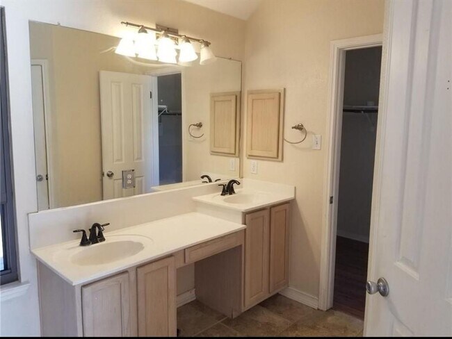 Building Photo - 406 Settlers Valley Dr