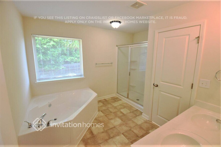Building Photo - 4072 Oak Field Dr