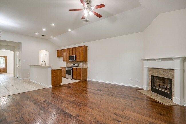 Building Photo - 3801 Weatherstone Dr