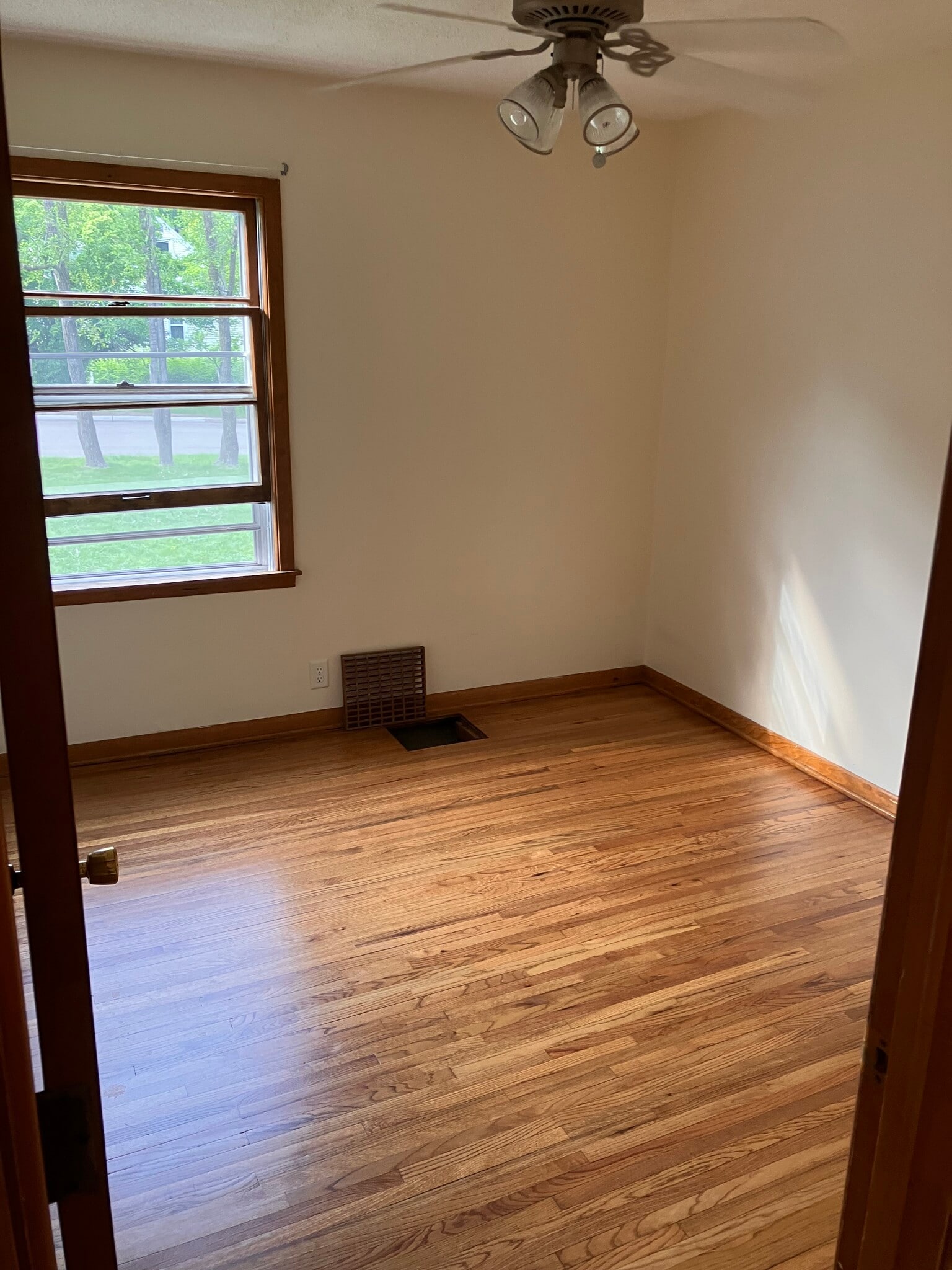 Main Level Middle Bed Room w/ Floor to Ceiling Closet - 2824 Texas Ave S