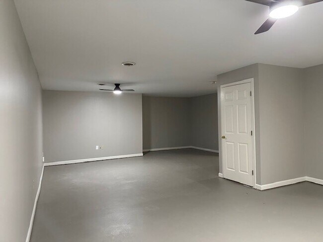 Building Photo - 2033 A Raleigh Rd