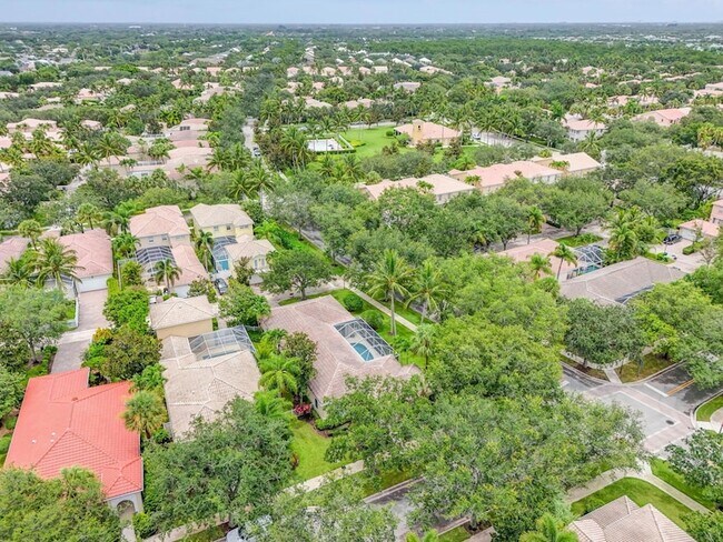 Building Photo - 121 Savona Dr