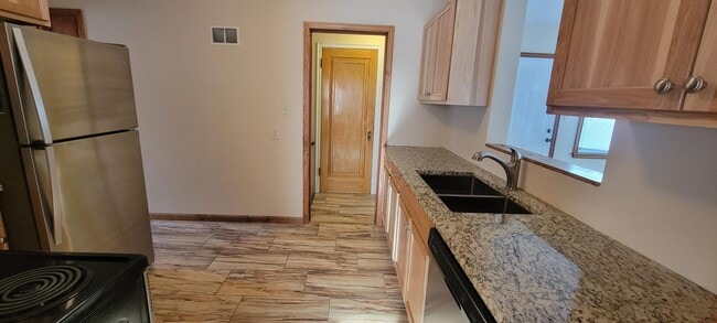 Building Photo - 24 S Pine St