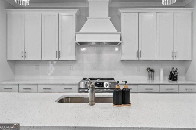 Building Photo - 813 Coleman St SW