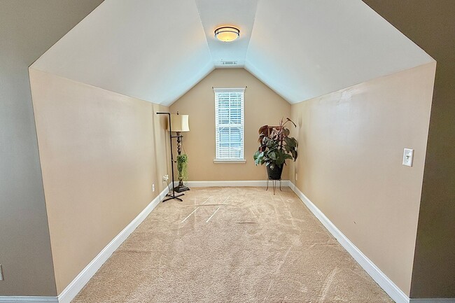 Building Photo - 470 Briarcrest Dr NE
