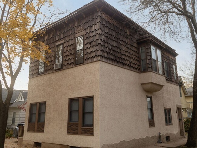Building Photo - 321 Bates Ave