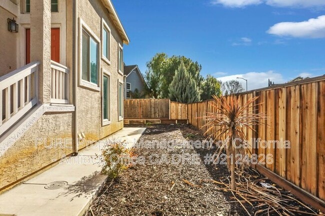 Building Photo - 1100 Twinbridge Ct