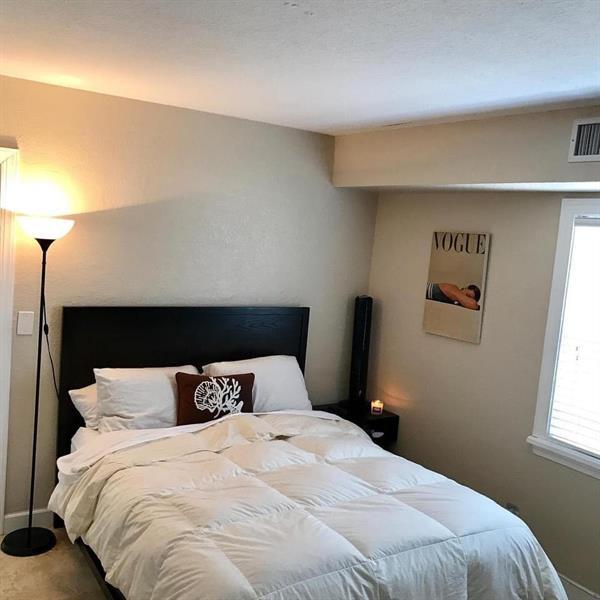 Building Photo - 1047 NE 37th St