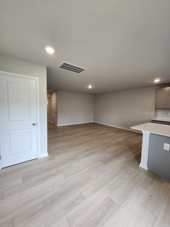 Building Photo - 727 Peyden Ln
