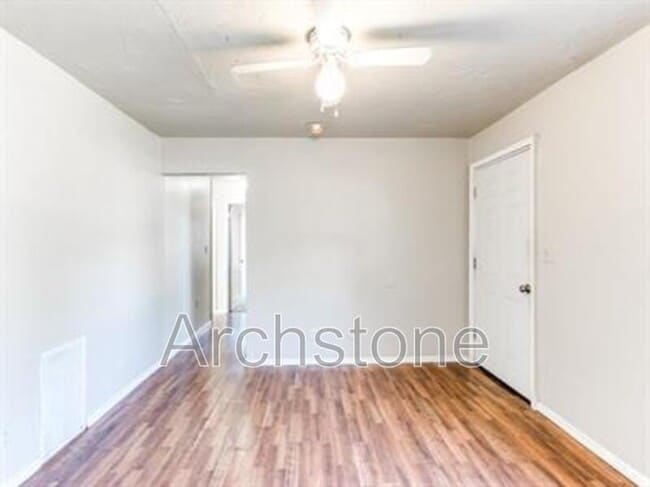 Building Photo - 1004 Sandra Dr