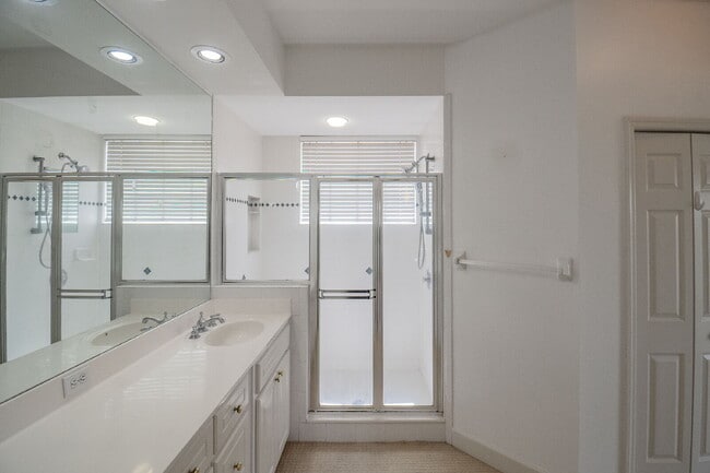 Building Photo - Gated Grasslands Community - 3/2 with a Balcony