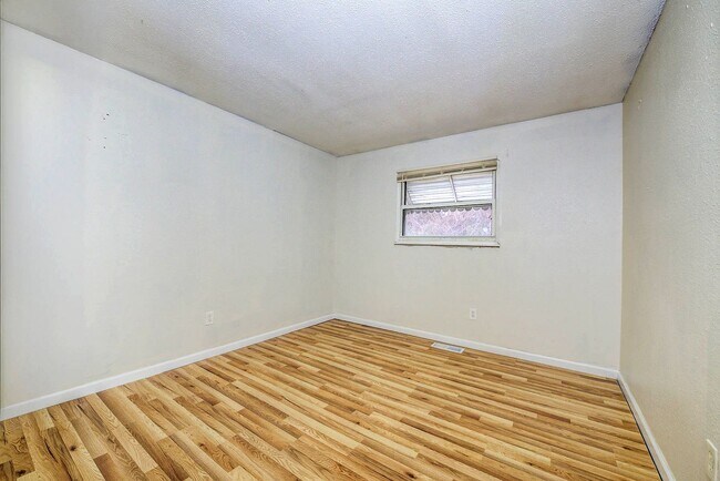 Building Photo - Charming 3-Bedroom Ranch Home in Hazelwood School District