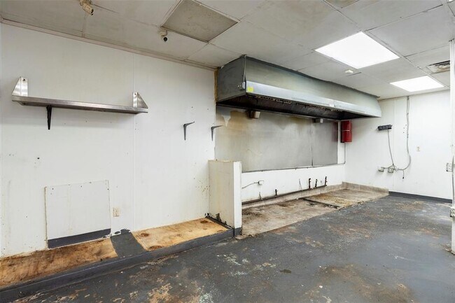 Building Photo - 327 S Green Ave