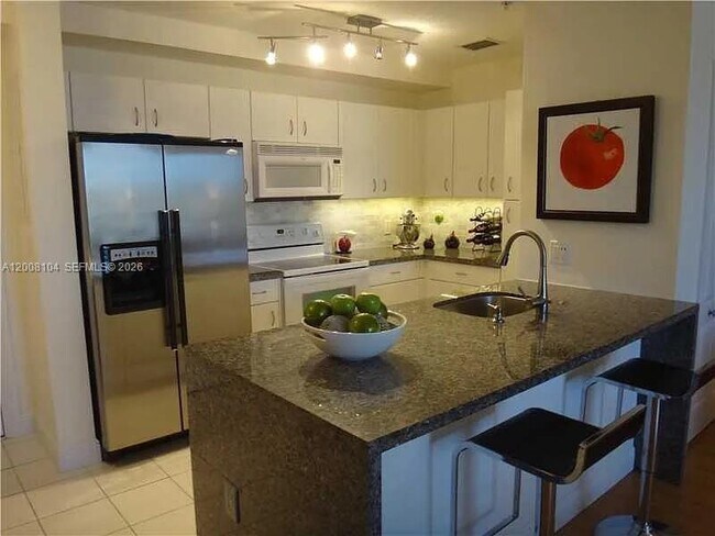 Building Photo - 2400 SW 27th Ave