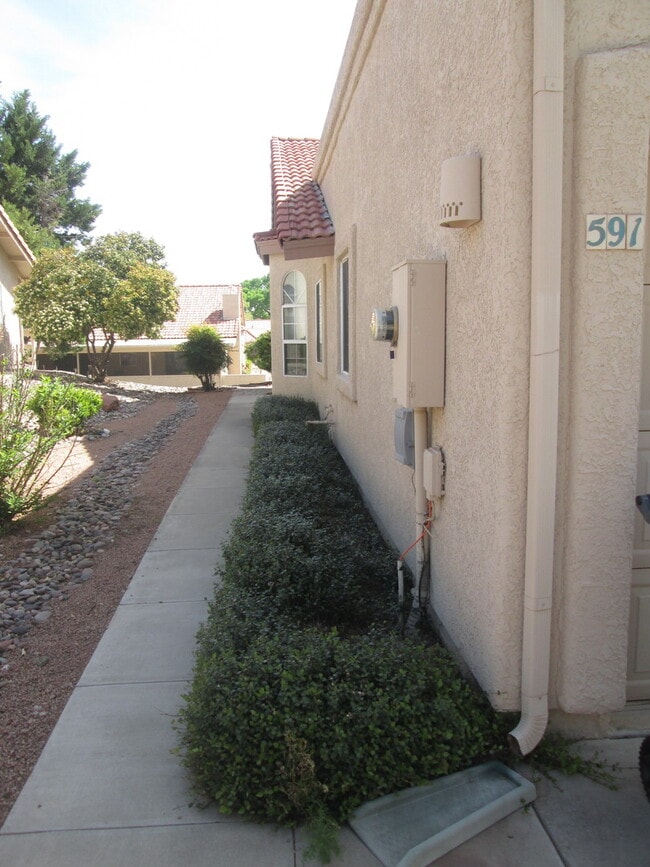 Building Photo - TOWNHOME - COTTONWOOD - SAWMILL GARDENS
