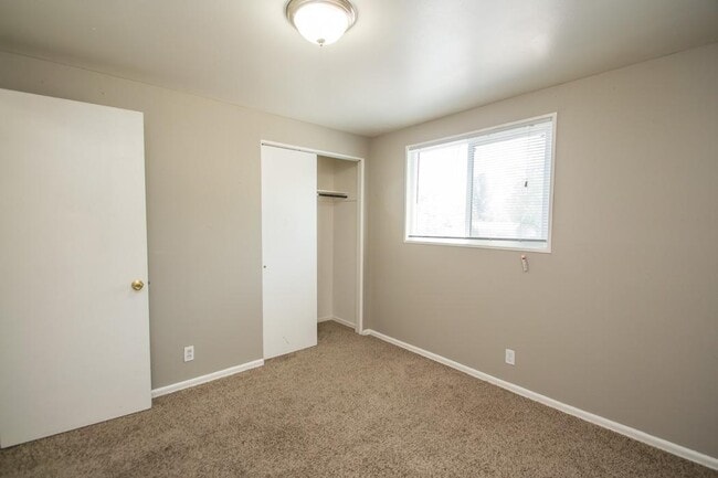 Building Photo - 3375 Moorhead Ave