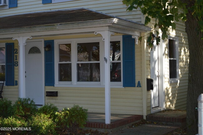Primary Photo - 218 Mechanic St