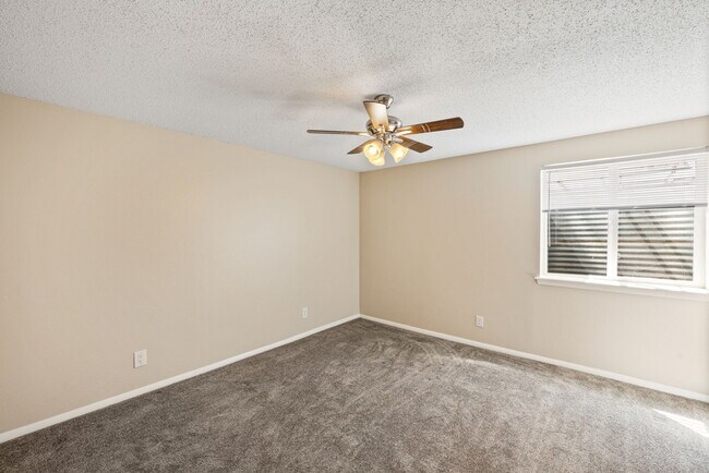 Building Photo - 2353 Lexington Village Ln