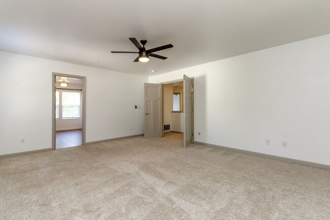 Building Photo - Beautiful upgraded 4 bedroom DuPont home with AC and sprinkler system