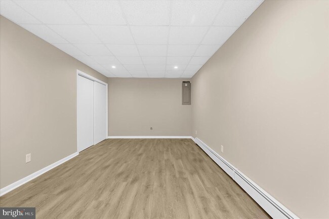 Building Photo - 7643 Paradise Beach Rd