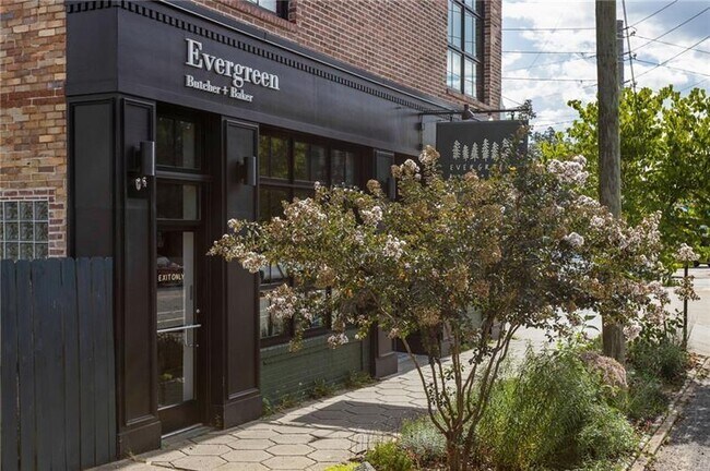 Building Photo - 428 S Howard St SE