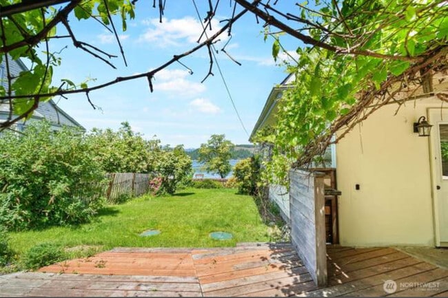 Building Photo - 5060 WA-106