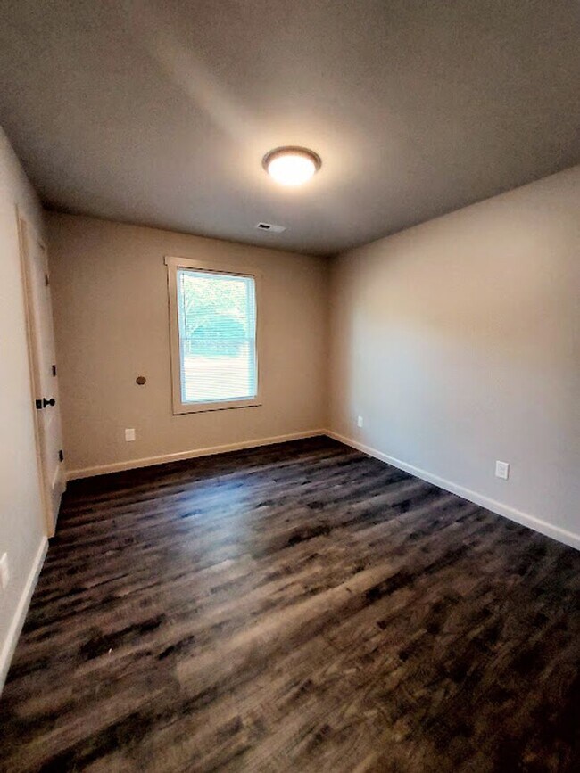 Building Photo - 8 Stephanie Dr