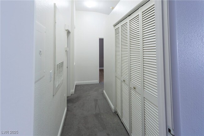 Building Photo - 2110 Los Feliz St