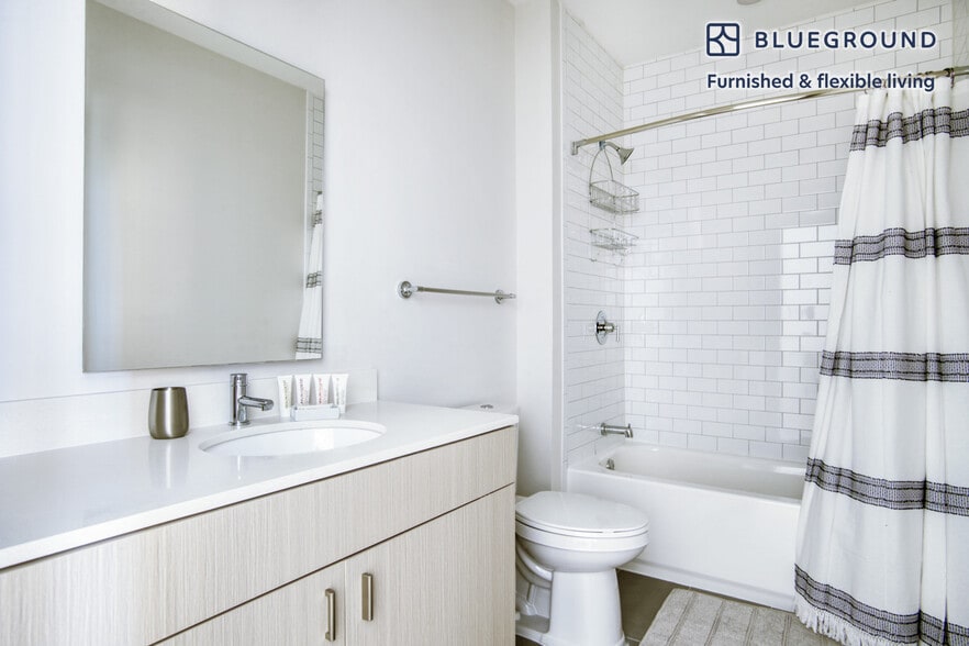 Building Photo - 2121 1st St