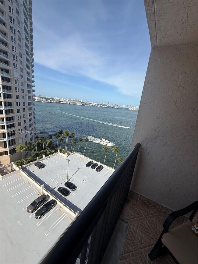 Building Photo - 540 Brickell Key Dr