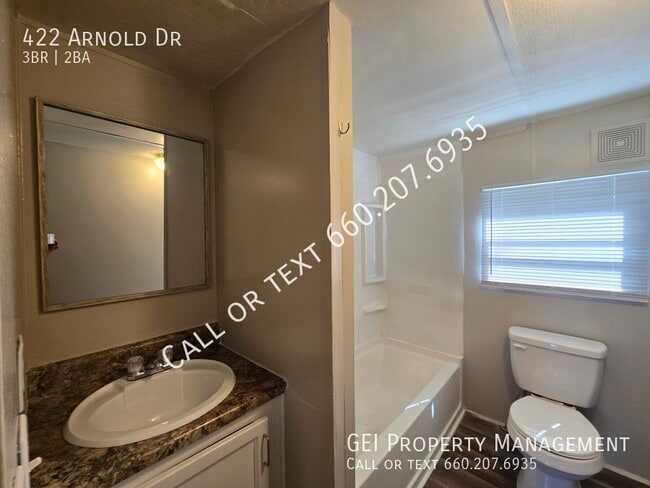 Building Photo - 422 Arnold Dr