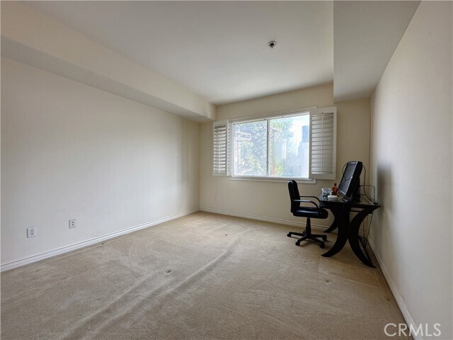 Building Photo - 320 S Willaman Dr