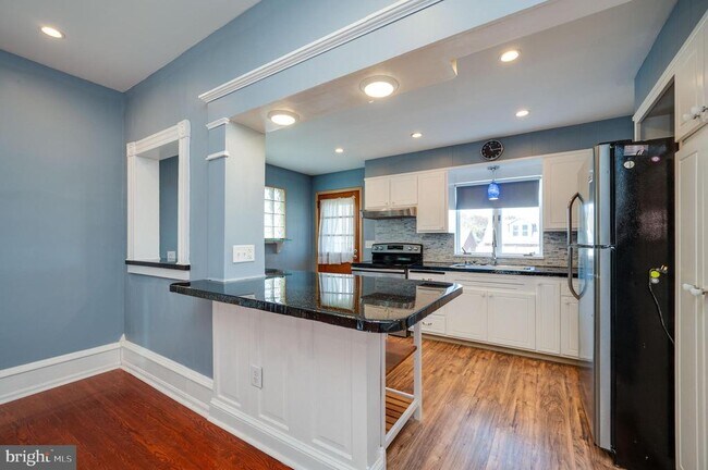 Building Photo - 121 W Arch St