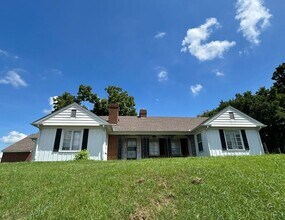 Building Photo - 4320 Bishop Hills Dr