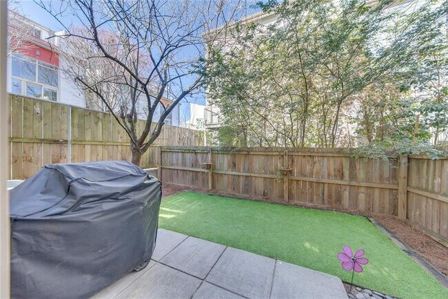 Building Photo - 1213 Van Allen Mews NW